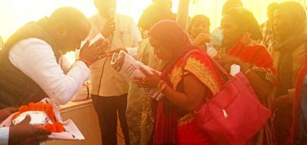 नि:स्वार्थ सेवा के लिए मितानिन बहनों का योगदान अतुलनीय-कमरो