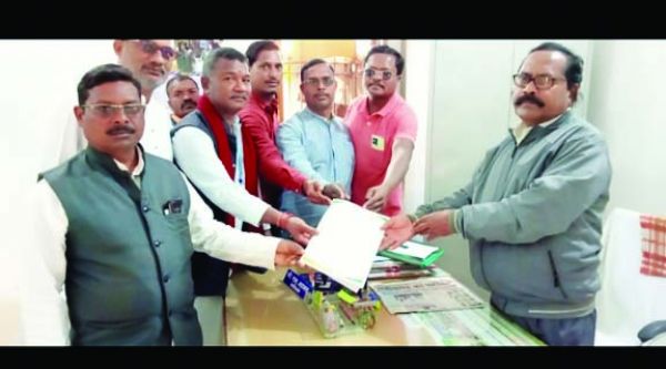 महिला पटवारियों को एसडीएम द्वारा प्रताडि़त करने का आरोप 