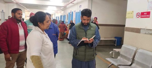 व्यवस्थाओं का जायजा लेने मेडिकल कॉलेज पहुंचे रेडक्रॉस के अध्यक्ष आदित्येश्वर