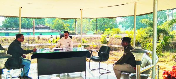 एसपी ने किया बोराई थाना एवं चेक पोस्ट का निरीक्षण