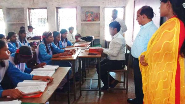 पालकों की शिकायत पर प्राचार्य निलंबित