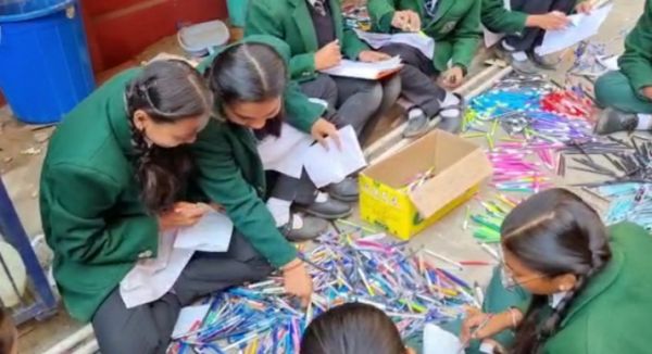 प्लास्टिक रैपर को इकट्ठा कर जिस कंपनी के द्वारा प्रोडक्ट बनाए गए हैं, उसे वापस भेजा जा रहा है