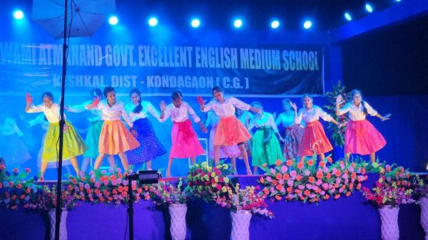 आत्मानंद स्कूल में वार्षिक उत्सव 