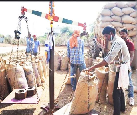 कलेक्टर ने किया धान उपार्जन केंद्रों का आकस्मिक निरीक्षण