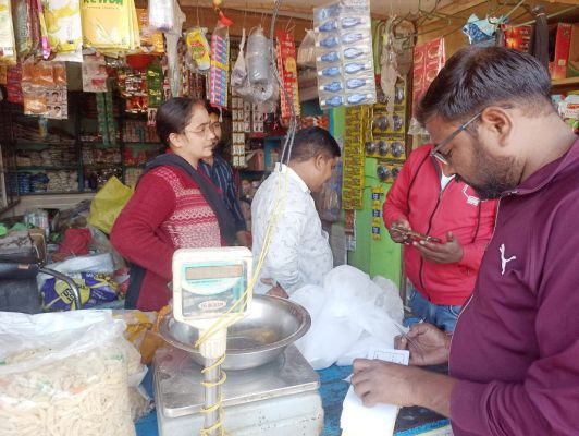 प्रतिबंधित सिंगल यूज प्लास्टिक, दुकानों में दबिश, 6 स्थानों से जब्ती कर जुर्माना