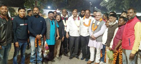 हफीज ने मंत्री अकबर का जताया आभार