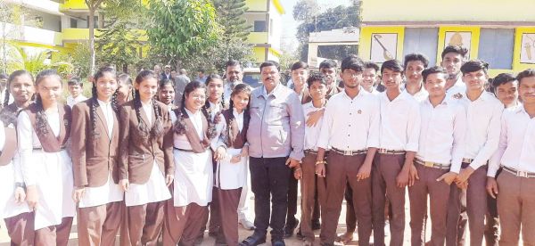 सशिमं में विधायक संतराम के हाथों छात्राओं को मिली साइकिल