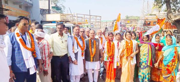 कांग्रेस-भाजपा ने रैली निकाल दिखाई ताकत  उपचुनाव के लिए नामांकन दाखिल