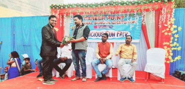 करियर पॉइंट नेशनल स्कूल में आंनद मेला का आयोजन