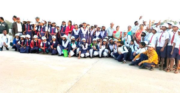 वन मितान जागृति शिविर, छात्रों ने किया वन भ्रमण