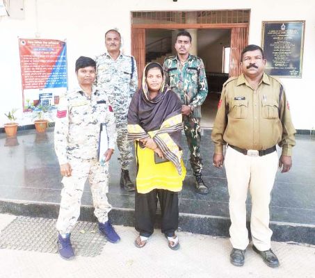 युवकों से 90 हजार की ठगी, महिला गिरफ्तार