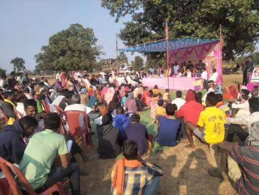 नेताम ने आवास हितग्राहियों से मुलाकात कर 10 जनवरी को बलरामपुर पहुंचने कहा