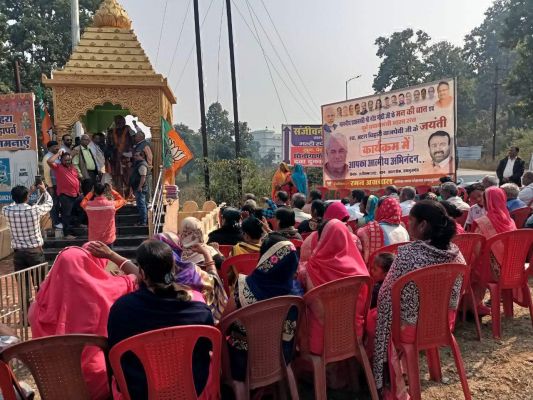 भाजपाइयों ने अटल बिहारी वाजपेयी को किया याद