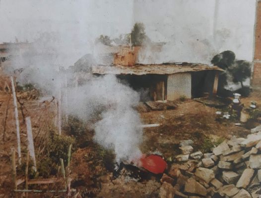 पैरावट में लगी आग दो घरों तक पहुंची, नगदी व सामान खाक