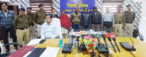 गाड़ी फाइनेंस कराने के नाम पर लाखों की ठगी, 5 गिरफ्तार