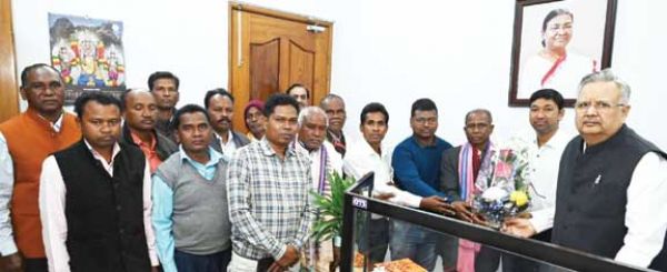 आदिवासी जाति में शामिल करने 12 समाज के लोगों ने रमन का आभार जताया