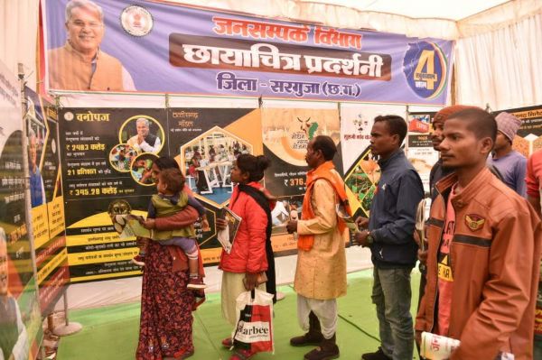 लोगों ने जानकारी से भरपूर छायाचित्र प्रदर्शनी को सराहा