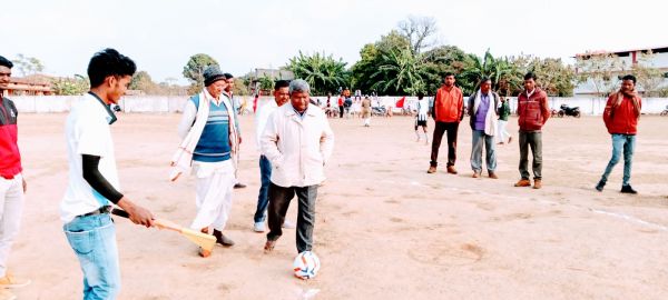 फुटबॉल प्रतियोगिता शुरू,  कई टीमें ले रही हिस्सा