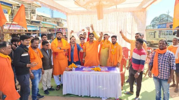 आतिशबाजी के साथ बजरंग दल के पूर्व प्रदेश संयोजक समेत कार्यकर्ताओं का स्वागत