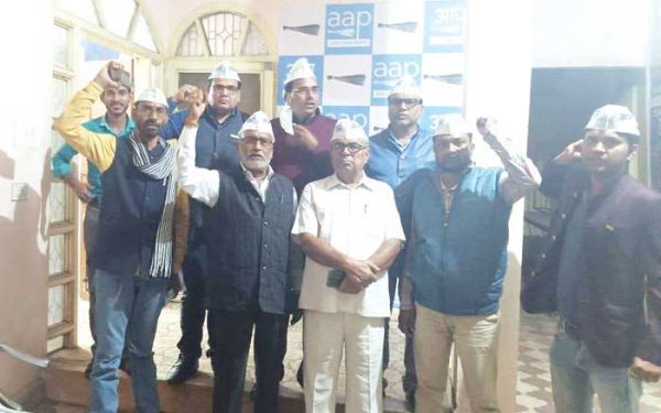 आदिवासी समाज को सरकार ने छल-कपट कर धोखा दिया-आप