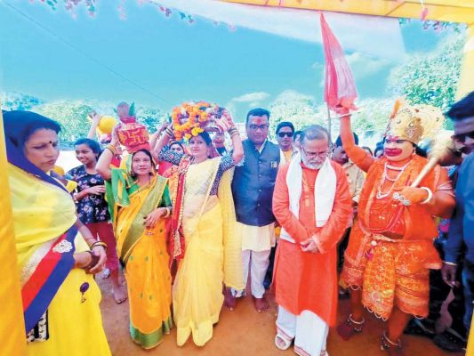 कलश यात्रा निकाल शिव महापुराण कथा शुरू