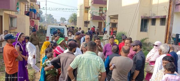 लखोली के आवासों से हटाये अवैध कब्जे