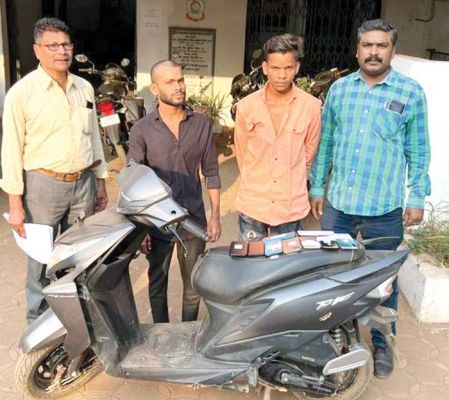 बाइक में घूमकर मोबाइल लूटने वाले 4 गिरफ्तार