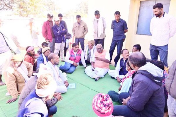 कांग्रेसियों ने अलग-अलग मनाया स्थापना दिवस