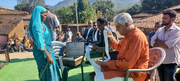 जिले के अंतिम छोर पर बसे गांव पनगोती पहुंचे स्वास्थ्य मंत्री