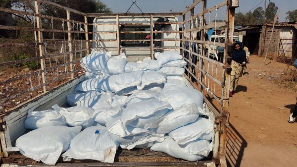 शराब भट्टी ले जा रहे 30 बोरी पानी के पाउच जब्त, 5 हजार का जुर्माना