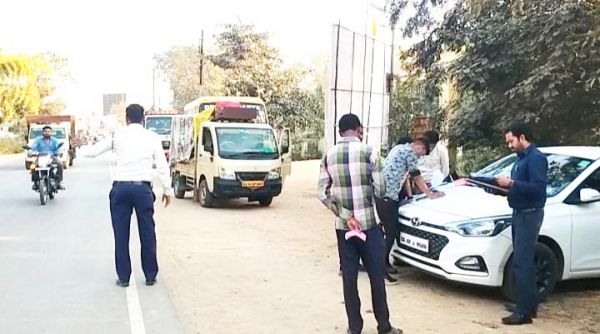 पुलिस ने शुरू की दस्तावेजों की जांच,  चालानी कार्रवाई भी