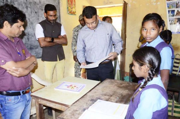 गैरहाजिर शिक्षकों से कलेक्टर ने मांगा स्पष्टीकरण