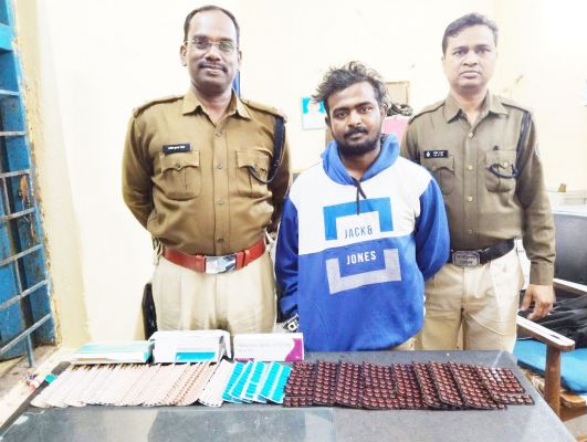 नशीली टेबलेट के साथ एक गिरफ्तार