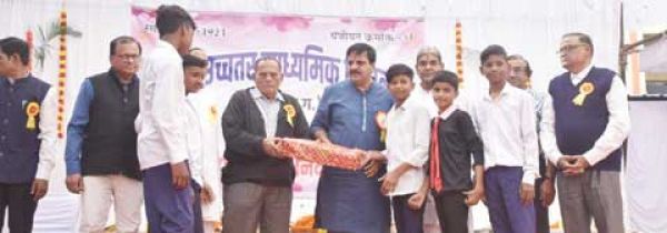 माता पिता व गुरुजनों के चरणों में सरस्वती का वास