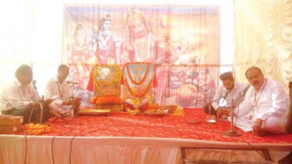 तुम रक्षक काहु को डरना..