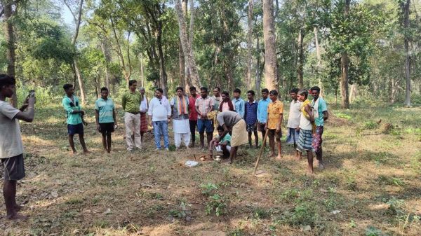 जिपं सदस्य नीना ने किया गुड़ी व शेड निर्माण कार्य का भूमिपूजन
