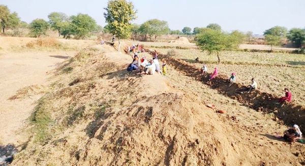 पंचायत की मनमानी, एक एकड़ जमीन प्रभावित