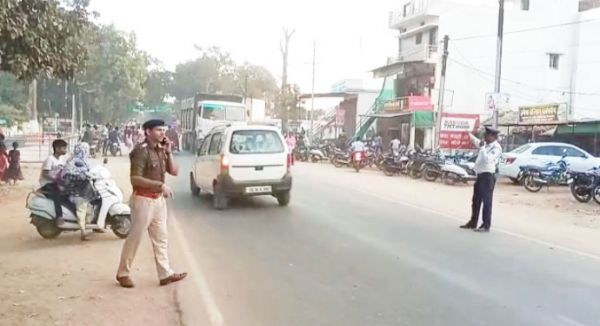 वाहन दुर्घटनाओं में कमी लाने पुलिस  की यातायात बेहतर करने कोशिश