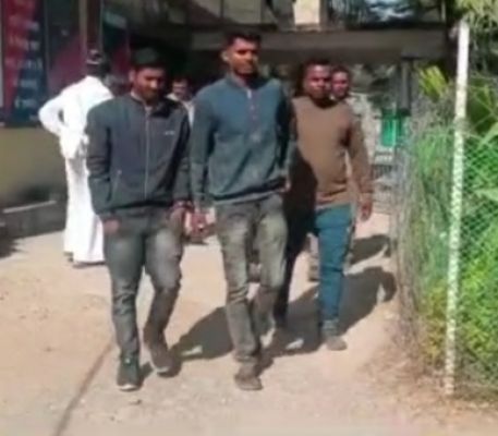 गर्भवती व परिवार से मारपीट, 3 गिरफ्तार