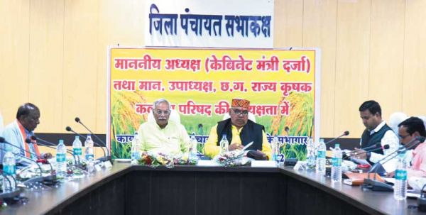 किसानों को बीमा शर्तों एवं क्षतिपूर्ति भुगतान के प्रति करें जागरूक-सुरेंद्र