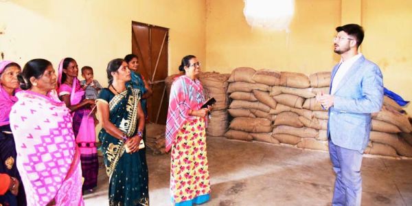 कलेक्टर ने सरगीपाल पारा उचित मूल्य दुकान का किया निरीक्षण