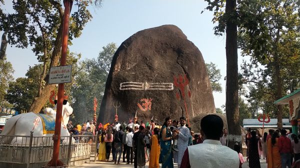 नए साल की पहली सुबह भूतेश्वर महादेव दर्शन को उमड़े श्रद्धालु