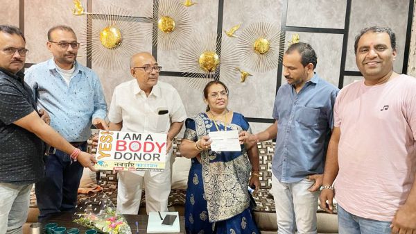 वैवाहिक जीवन की वर्षगांठ पर देहदान-नेत्रदान का संकल्प