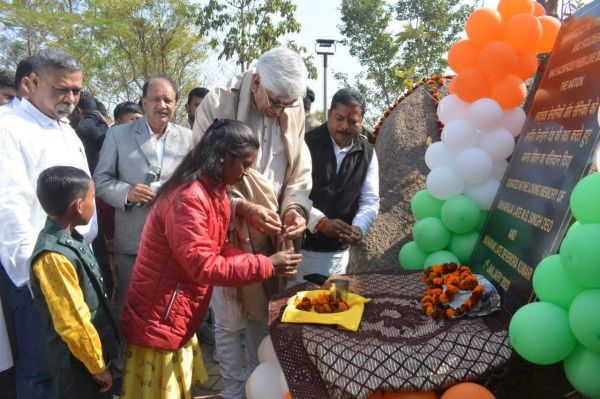 स्वास्थ्य मंत्री ने 100 फीट ऊंचे राष्ट्रीय ध्वज हाई मास्ट का किया उद्घाटन