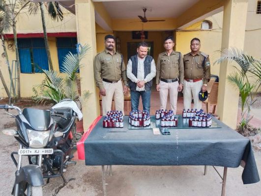 स्कूल के पास खड़ा था नशीली दवा संग तस्कर, पुलिस ने धर दबोचा