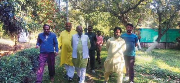 राज्य कृषक कल्याण परिषद अध्यक्ष और सदस्यों ने नारियल प्रक्षेत्र का किया भ्रमण