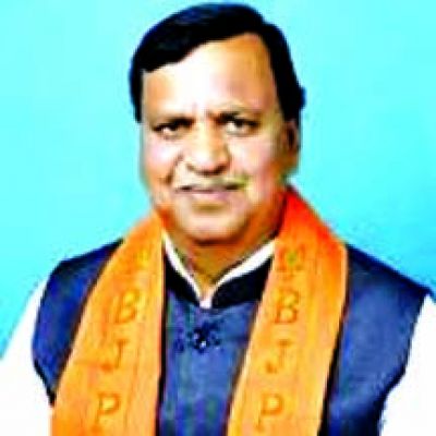 कर्मचारियों के नियमितीकरण पर पक्ष, विपक्ष में रार