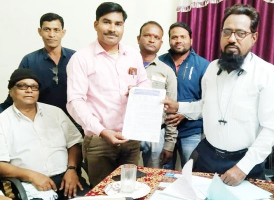 समस्याओं को ले बीईओ से मिला शिक्षक फेडरेशन 