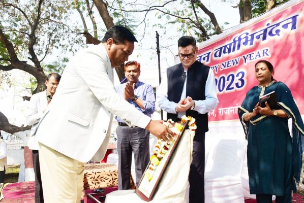 टीम वर्क में लक्ष्य को प्राप्त करना होता है आसान- कलेक्टर