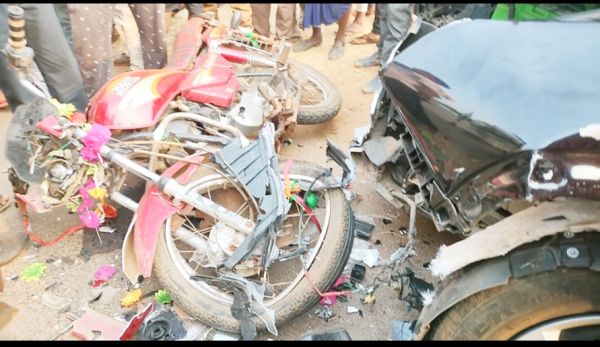 कार-बाइक भिडं़त, बाइक चालक गंभीर